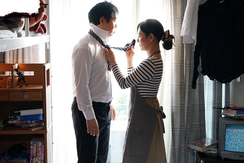 con-chong-duoc-me-ke-chen-thoa-man-tinh-duc